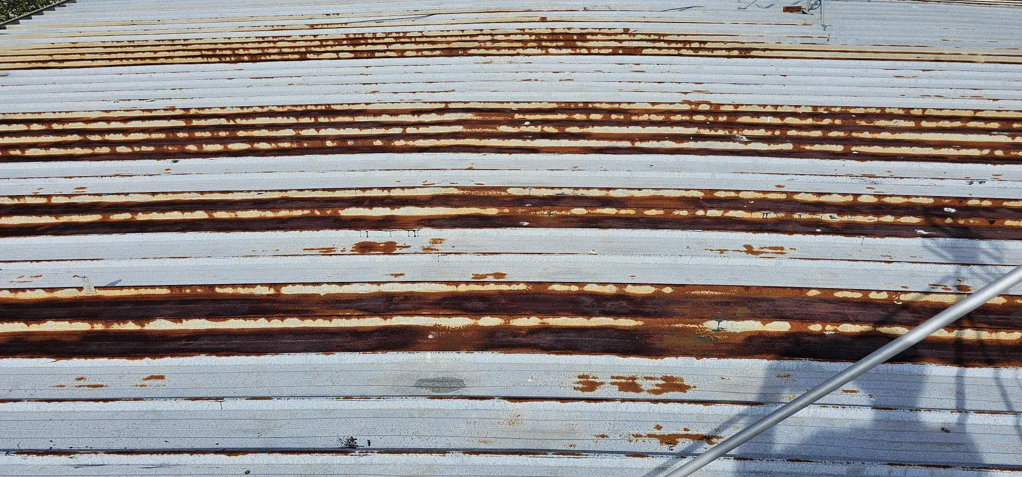 Rusty iron roof before restoration - Rusty iron roof restoration in Mairangi Bay