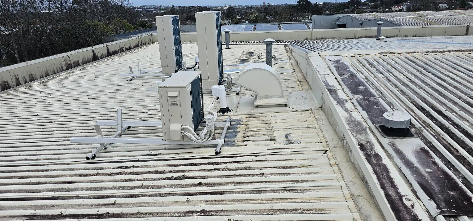 Commercial roof with rust problems and leaks Mairangi Bay02 - Commercial roof with rust problems and leaks