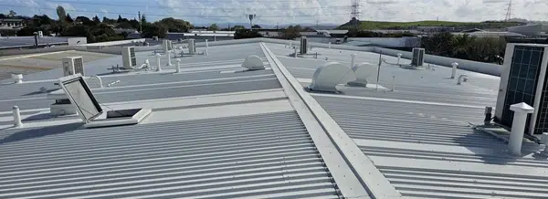 Commercial roof repair and maintenance